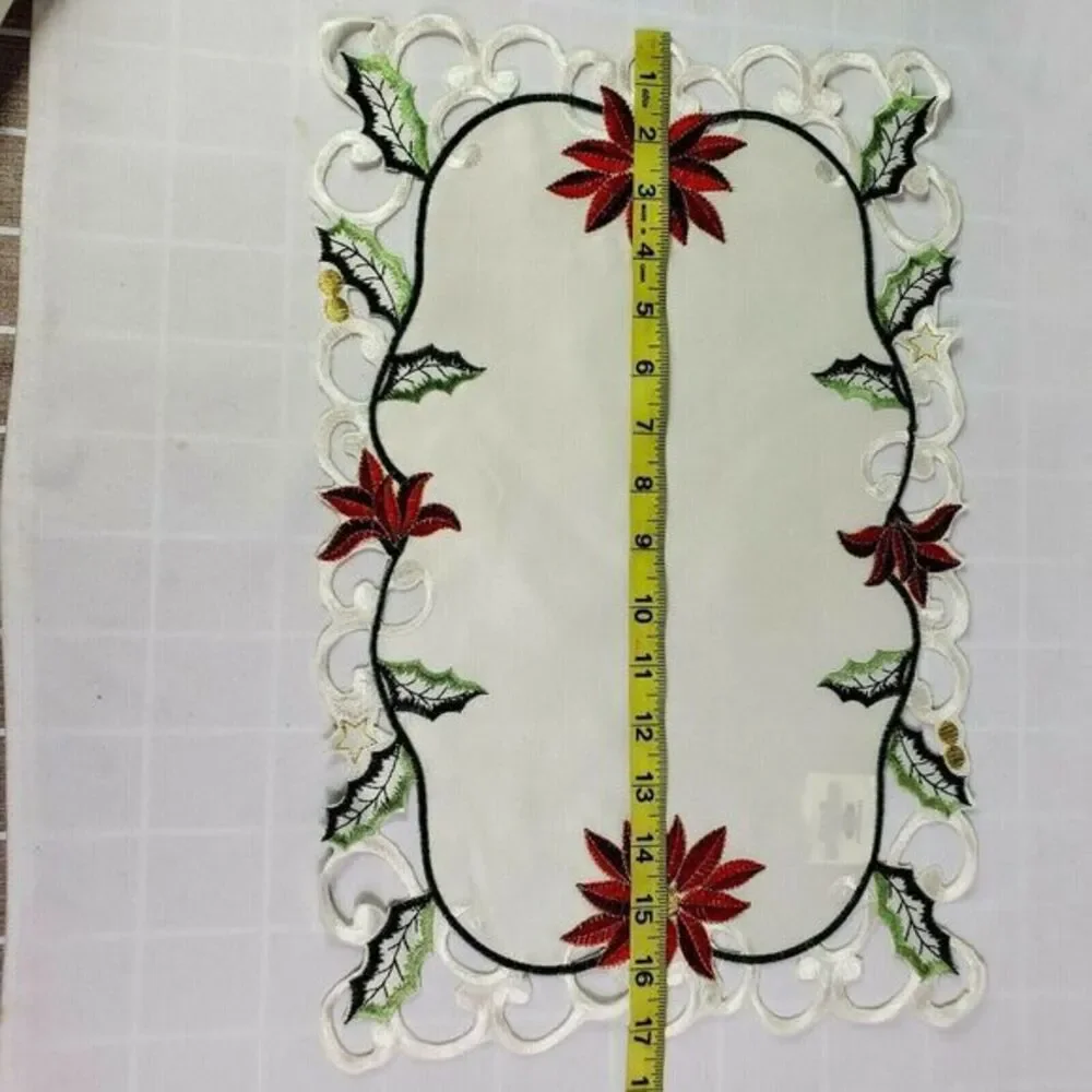Embroidered placemats for christmas table x 4 pieces 17 x 11 inch Red Green Beis